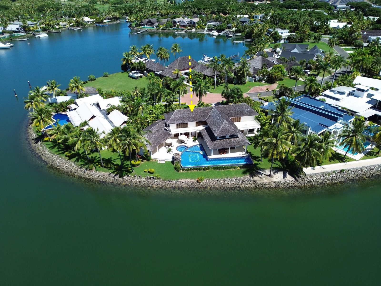 Luxurious Waterfront Retreat
