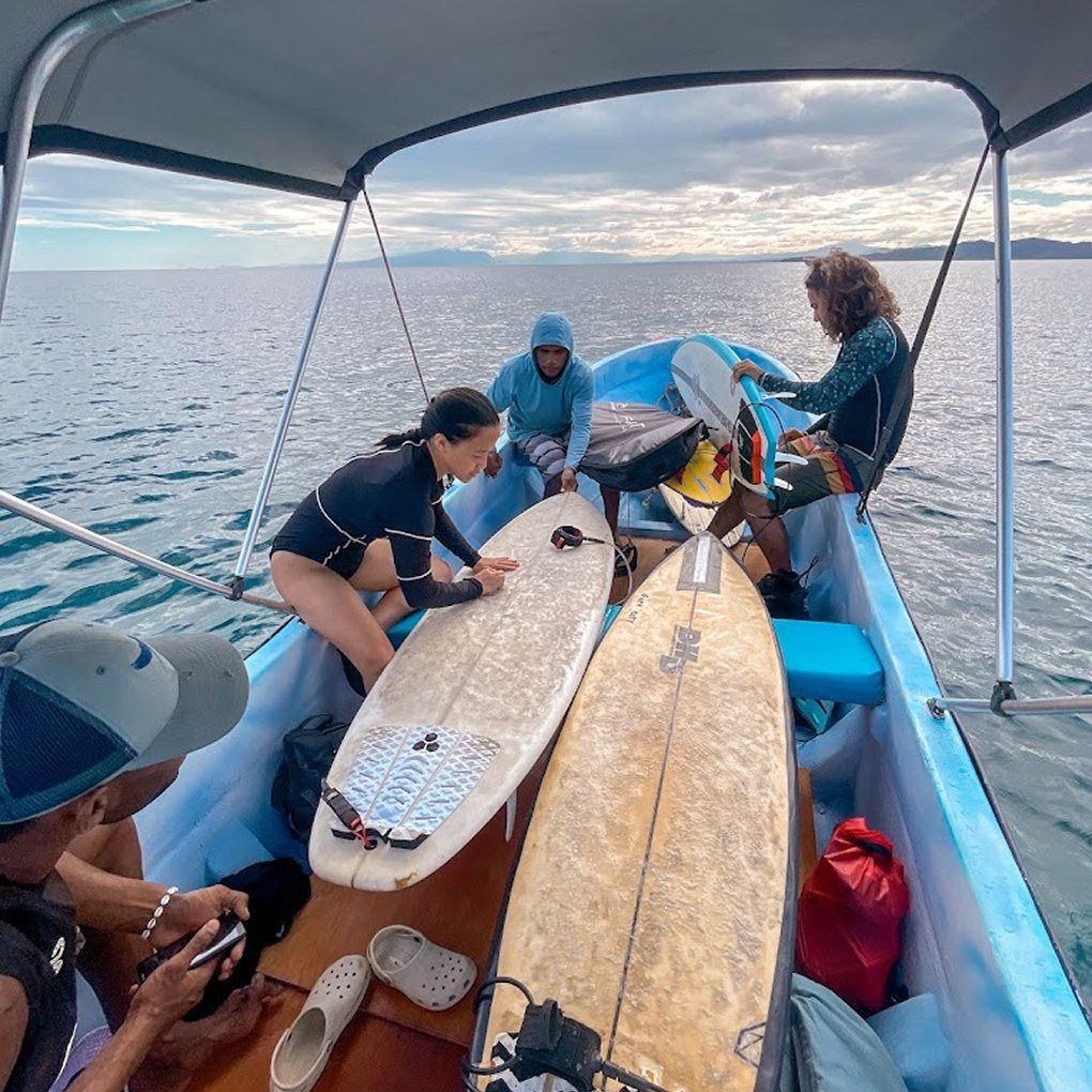 Surf Cloudbreak & Namotu Lefts — Boat Transfer from Nabila